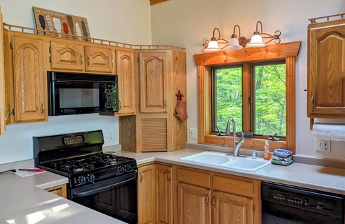 La Pointe House | Miriam`s Retreat - Overlooking Lake Superior with Staircase Lake Superior Access!
