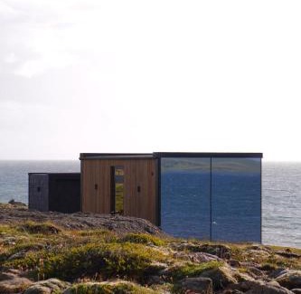 Budardalur House | Mirror Suite