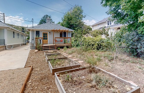 Trinidad House | Miss Daisy | Charming house in Trinidad with a deck & modern interior - dogs ok