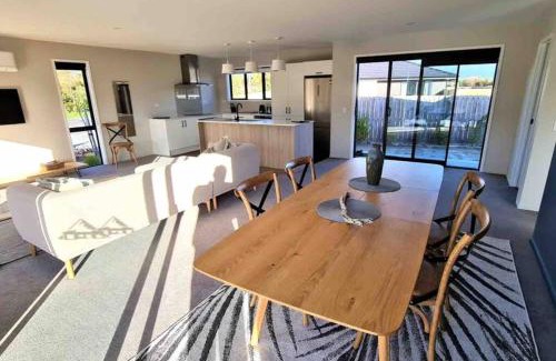 Westport House | Miss Eastons Whare