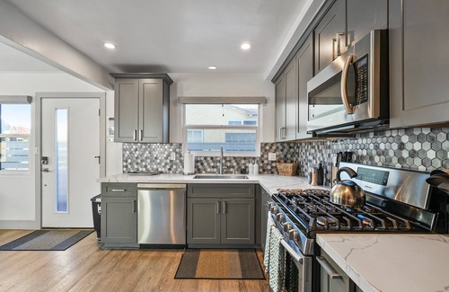 San Diego Condo | Mission Beach Retreat | Walk to Ocean & Bay | Private Patio w/BBQ & Fire Pit