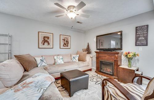 Nixa Apartment | Missouri Couples Retreat Shouse with Patio, Yard