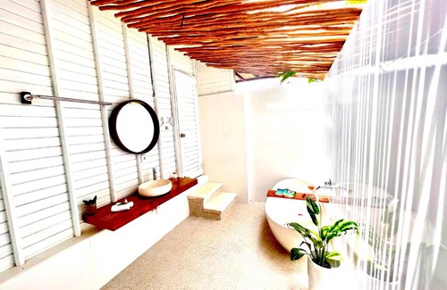 Ceningan Island Resort | Mista Ceningan's Beach Bungalows previously The KUBU 221