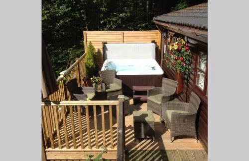 Troutbeck Bridge House | Mistletoe One Luxury Lodge with Hot Tub Windermere