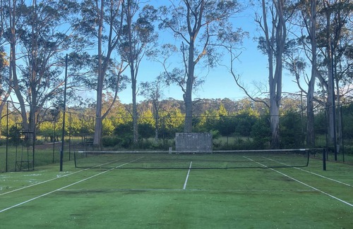 Robertson House | Misty farm in the mist in the hills among the wild life and the stars at night