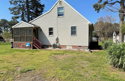 Chincoteague House | Misty Manor - 3BR home, sc. porch & pet friendly. NO LINENS PROVIDED