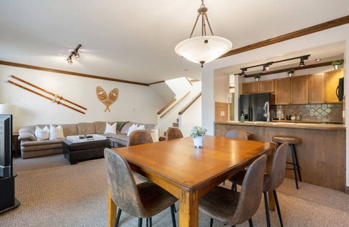 East Kootenay House | Misty Mountain Retreat | Pool/Hot Tub | Fireplace