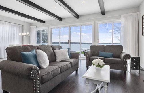 Bradley House | Mitten Lake Escape