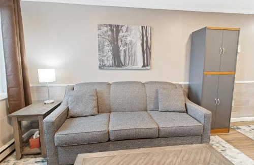 Snowshoe Apartment | ML288 New Deck Great Views EZ Parking WiFi Retreat