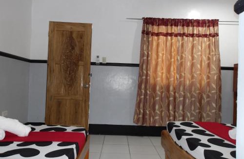 Basdiot House | Moalboal Indino's Guesthouse sardines run and sea turtle 1 minute walking distance