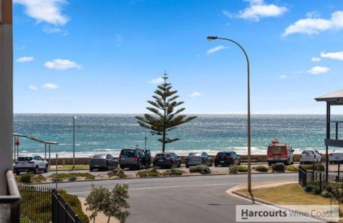 Moana Apartment | Moana Seaside Retreat - 2 Bedroom, spa , living area & pet friendly