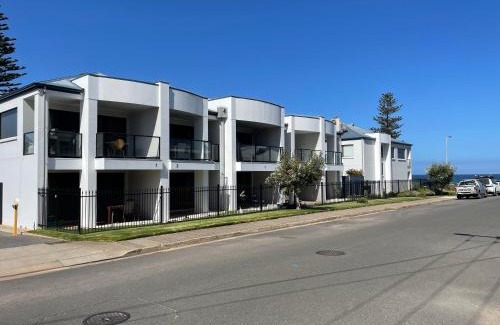 Moana Apartment | Moana Seaside Retreat - 2 Bedroom, spa , living area & pet friendly