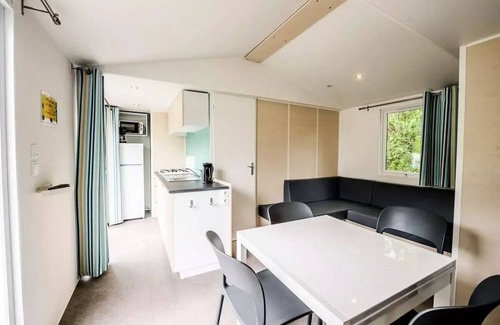 Pressignac House | Mobil-Home Limousin Comfort 30m2 Seeblick (3K-6pers)+überdachte Terrasse+TV 6 Personen