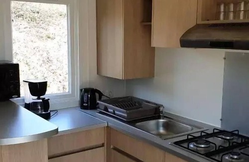 Pressignac House | Mobil-Home Limousin Comfort 30m2 Seeblick (3K-6pers)+überdachte Terrasse+TV 6 Personen