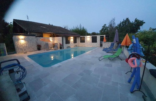 Montfermier Ski Chalet | Mobile-gite 6 Persoons Zeer Prive met Groot Terras en Uitzicht op het Meer