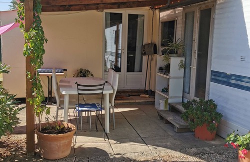 La Rouviere House | Mobile home outside campsite 7km from the beach