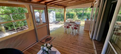 Hourtin Ski Chalet | Mobile home avec terrasse et piscine.