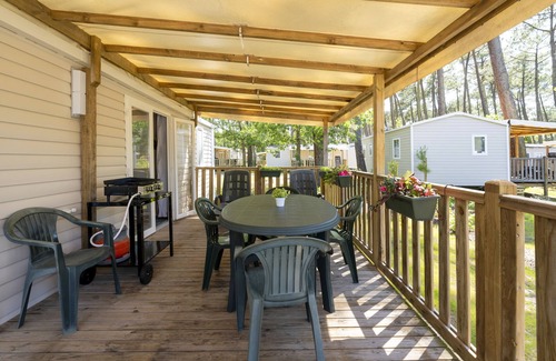 Seignosse RV Rental | Mobile Home 'Camping Les Oyats' with Shared Pool, Private Terrace and Private Garden