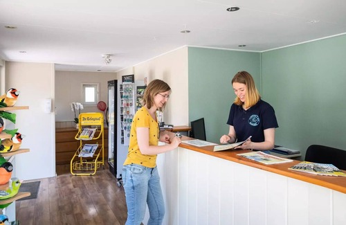 Wijckel House | Mobile-home | Comfort | 2 Bedrooms | 5 sleeps | Raised terrace