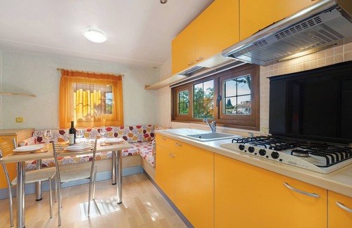 Pietra Ligure House | Mobile Home 'Pian Dei Boschi - Superior 8' with Shared Pool, Wi-Fi and Air Conditioning