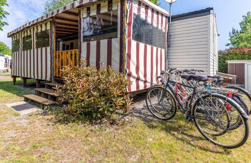 Gastes Other | Mobilehome au bord de l'eau