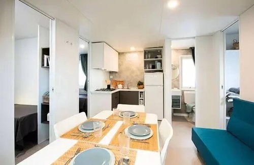 Wanroij House | Mobilheim A/C