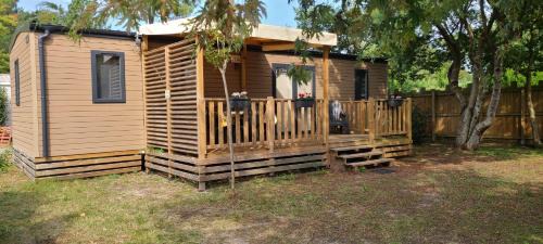 Lit-et-Mixe Other | Mobilhome 6 personnes climatisation, TV, lave-vaisselle, 2 salle de bain, 3 chambres au camping Les Vignes à Lit-et-Mixe dans les Landes avec piscine,