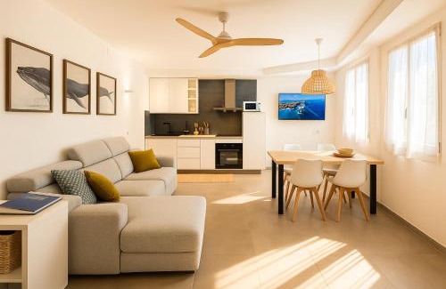 Imperia Apartment | MobyDick, central, Walk to the Beach, Private Parking
