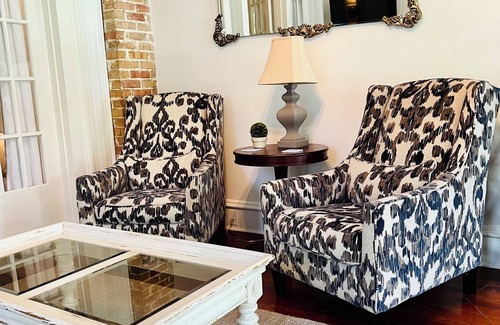 Biloxi Hotel | Mockingbird Inn- Azalea Suite