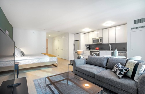 Rincon Hill Apartment | Mod Rincon Hill Studio w/Gym, BBQ, W/D, nr. SV. by Blueground