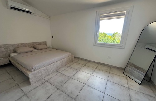 Chateau-Arnoux-Saint-Auban Cabin | Modern, air-conditioned and private barbecue