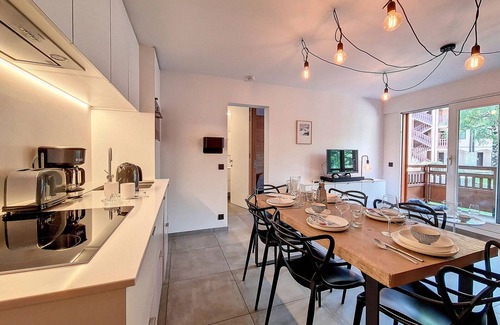 Saint-Martin-de-Belleville Apartment | Modern 2-Bdr Apmt, Near Slopes, Balcony, South/West Exposure