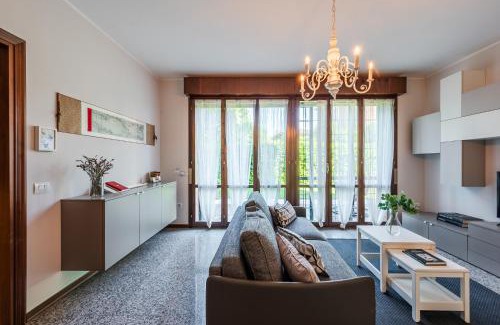 San Faustino-Madonnina-Quattroville Apartment | Modena Garden Retreat, 5 min dal centro con Garage