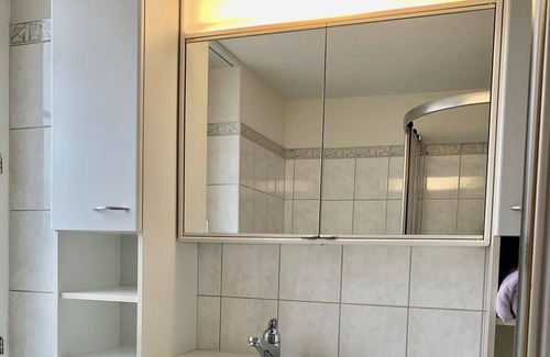 Flueelen Apartment | Modern Apartment with balcony -3 Minutes Walk to Lake & Train Station