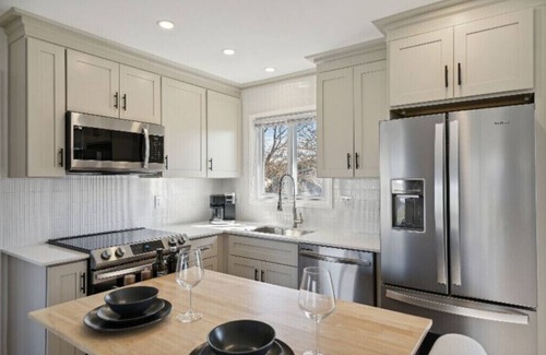 Commerce Township House | Modern Lakefront Luxury - Entire 3 bed, 1.5 bath ranch near hospitals