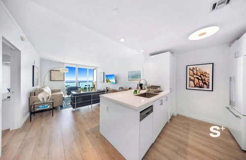 Coconut Grove Apartment | Modern 1-BD Arya Condo | Coconut Grove w/Pool & Parking