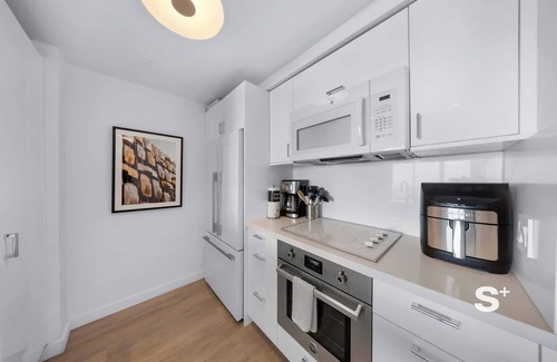 Coconut Grove Apartment | Modern 1-BD Arya Condo | Coconut Grove w/Pool & Parking