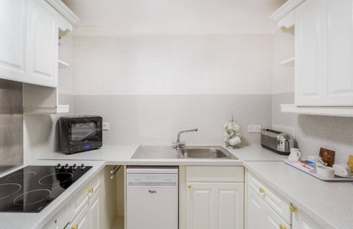 Cromer Condo | Modern 1-Bed Apartment | Seaside Resort | Sleeps 4