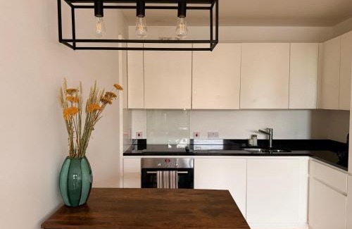 Walworth Apartment | Modern 1 Bed Flat in Central London 7 Mins Walk to Elephant and Castle Tube Station