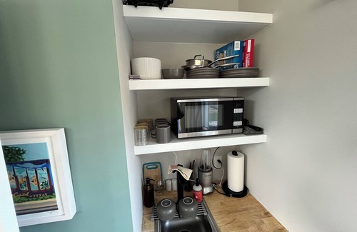 Austin Apartment | Modern 1-Bedroom Casita with Hot Tub in South Austin