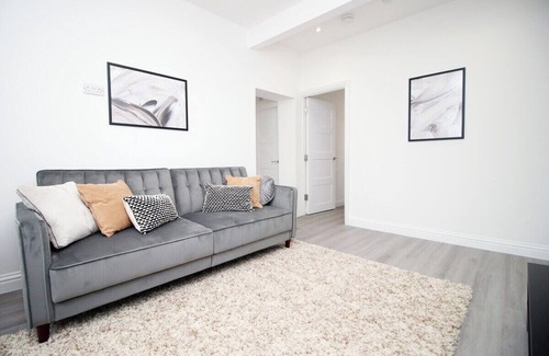 Newport Apartment | Modern 1 Bedroom - Caxton Place by Tŷ SA