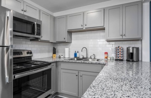 Forest Park Apartment | Modern 1 BR Near Downtown & Highland Golf