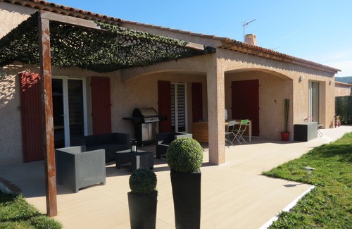 Gardanne House | Modern 110m2 air-conditioned house with garden and private heated pool.