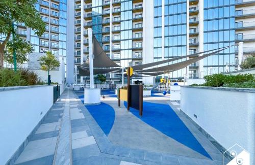 Nad Al Sheba Apartment | Modern 1B Luxury , Scenic City Balcony, Pool & Gym