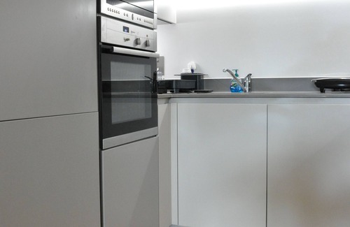 Ferndale Apartment | Modern 1BD Flat w Balcony, Heart of Brixton