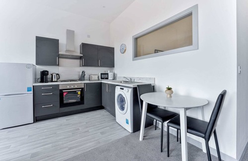 Brierley Hill Apartment | Modern 1BED Budget Apartment in Dudley