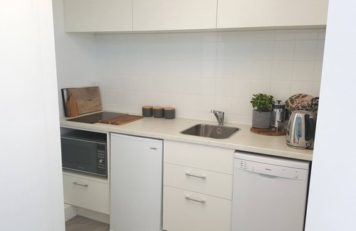 Woolston Apartment | Modern 1BR Apartment near Sumner Beach