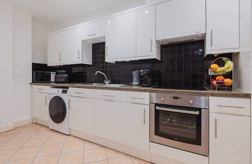 Bread Street Apartment | Modern 1BR by the Thames & Walk to St. Paul’s