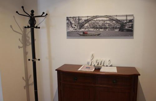 Mafamude Apartment | Modern 1br for 4 - Great for long stays, 10 min to attractions