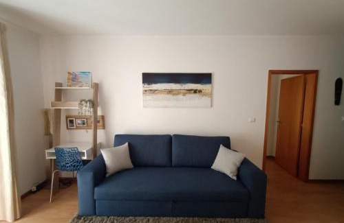 Mafamude Apartment | Modern 1br for 4 - Great for long stays, 10 min to attractions